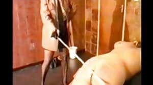 DUBUR BENAR Menghukum video lucah emak pantat kecil Kyler Quinn yang ketat